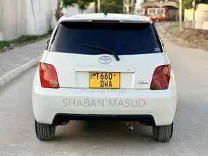 Toyota IST 2003