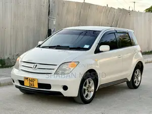 Toyota IST 2003