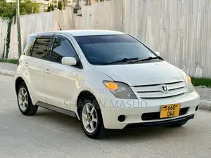 Toyota IST 2003
