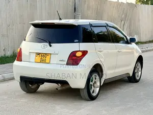 Toyota IST 2003