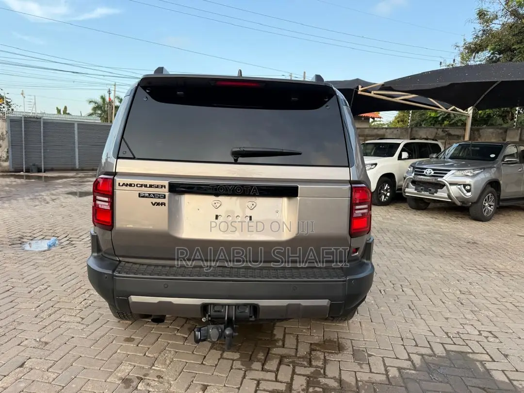 Toyota Land Cruiser Prado 2.8 2024 Gray