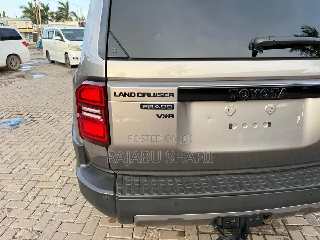 Toyota Land Cruiser Prado 2.8 2024 Gray