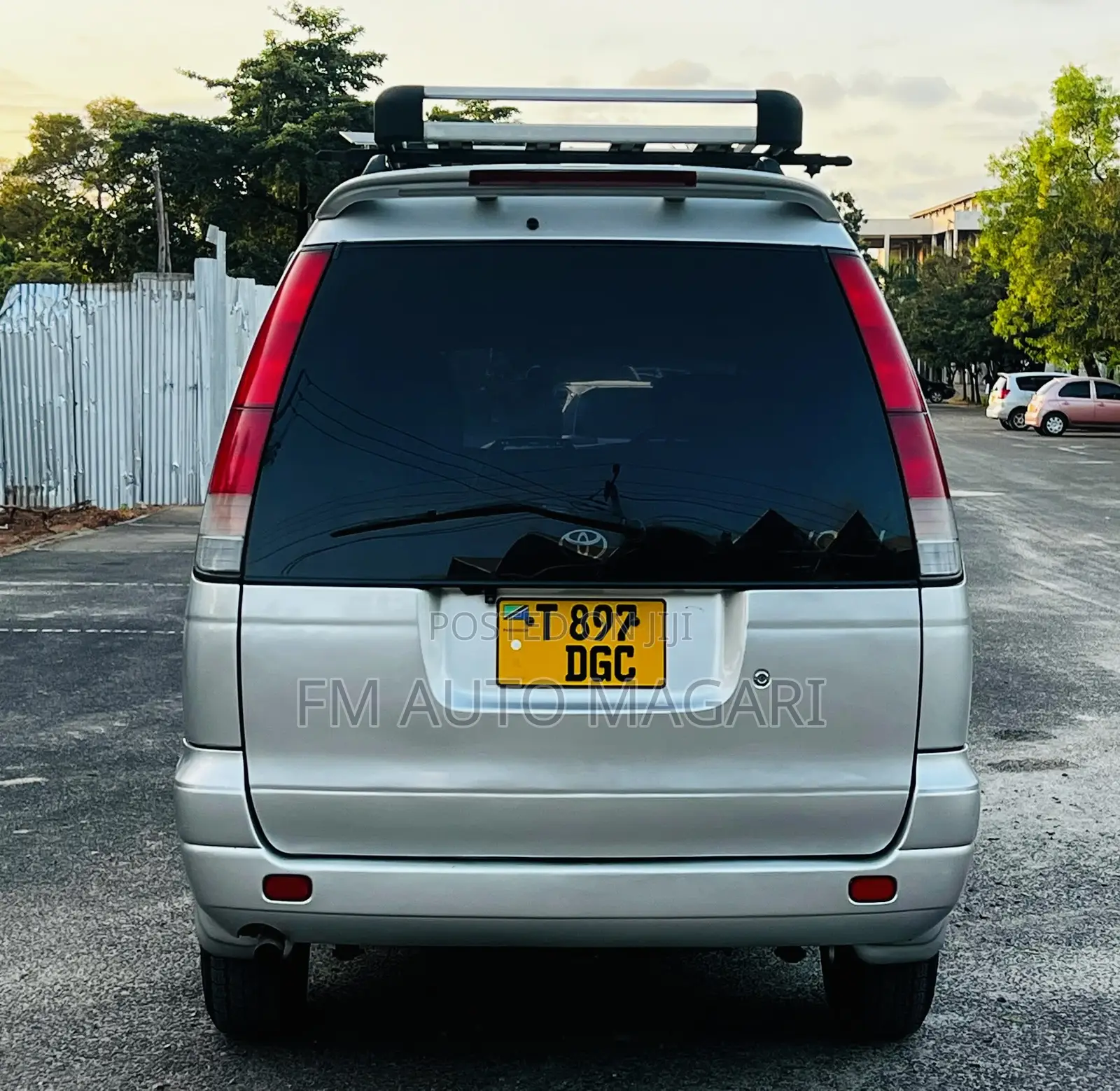 Toyota Noah 2001 Silver