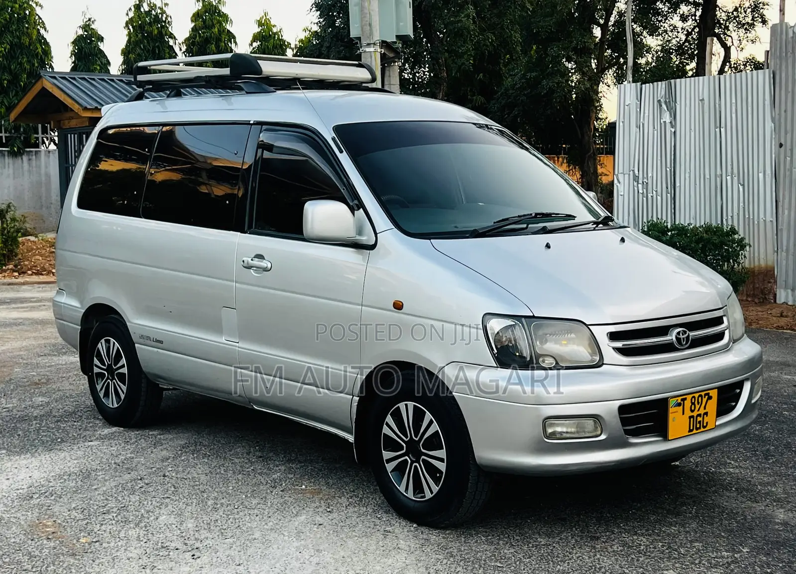 Toyota Noah 2001 Silver