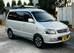 Toyota Noah 2001 Silver