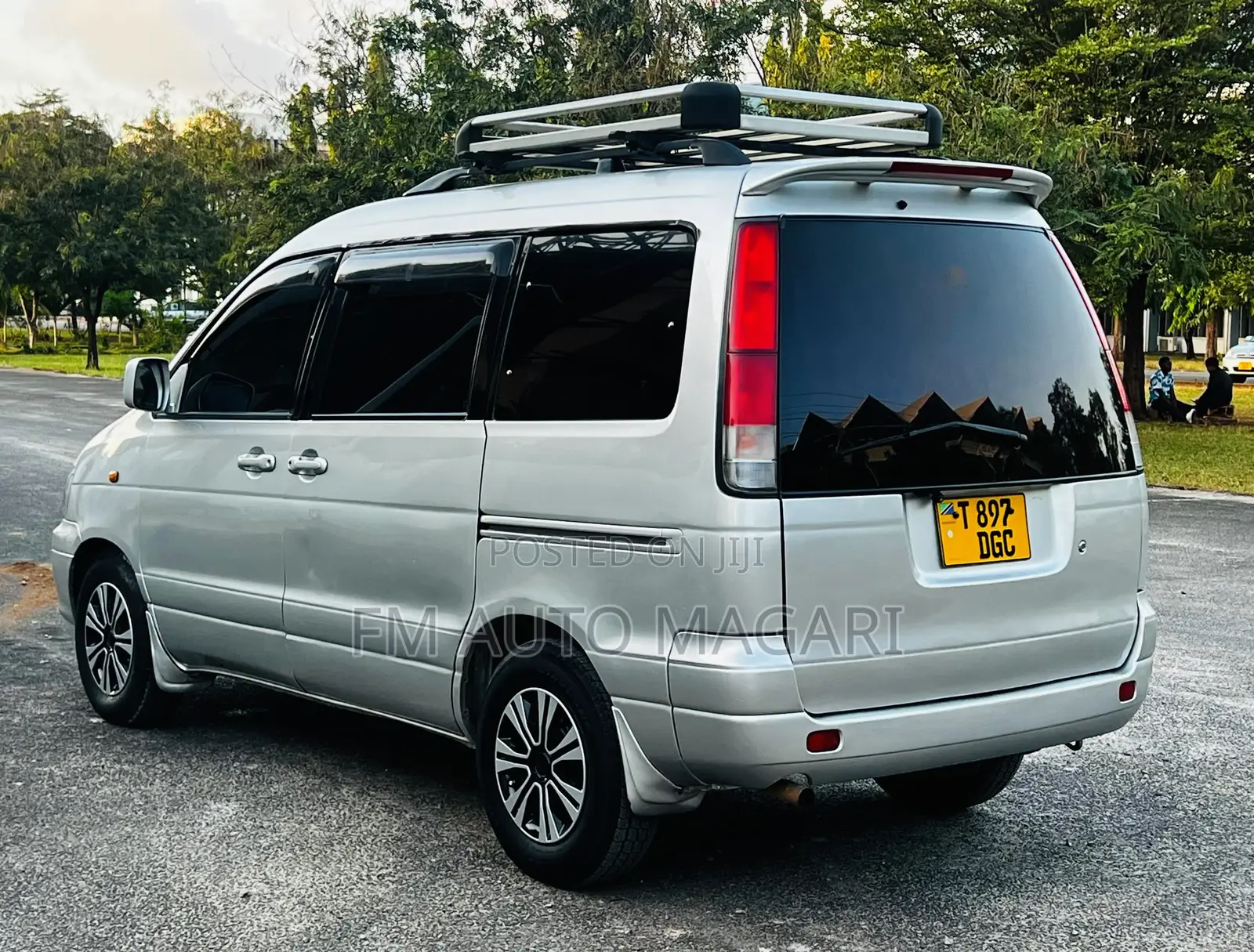Toyota Noah 2001 Silver
