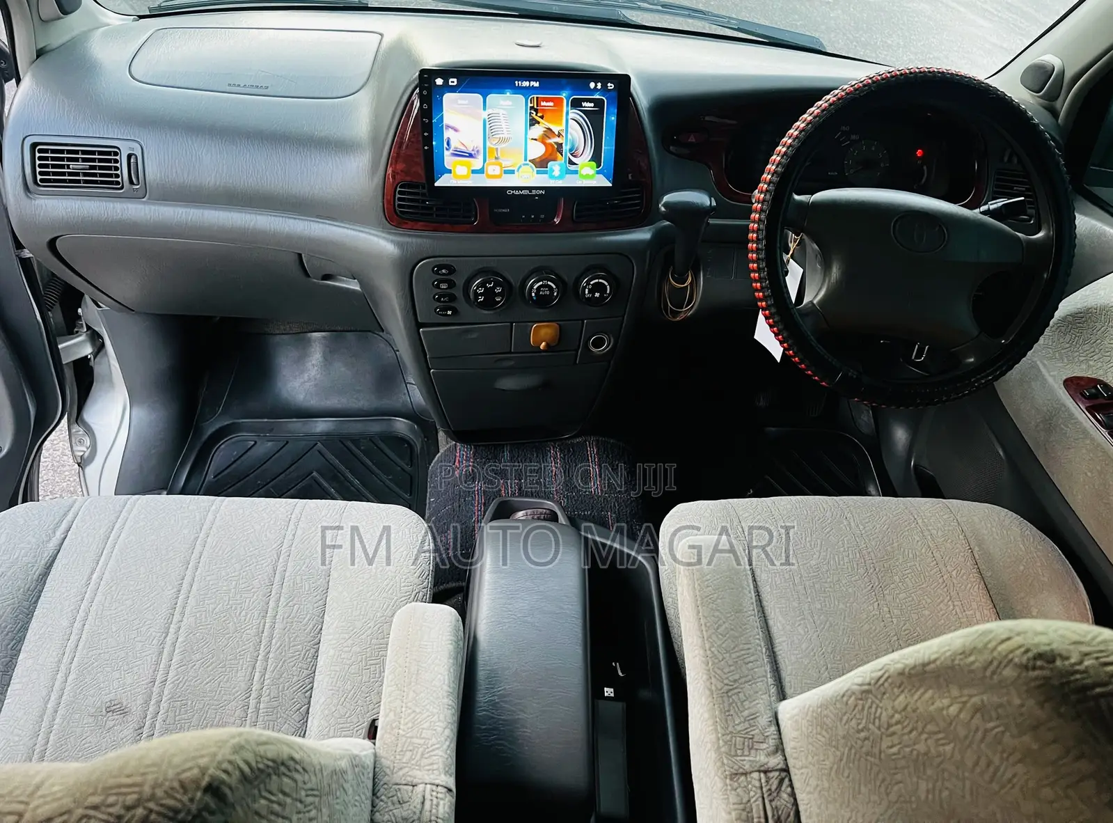 Toyota Noah 2001 Silver