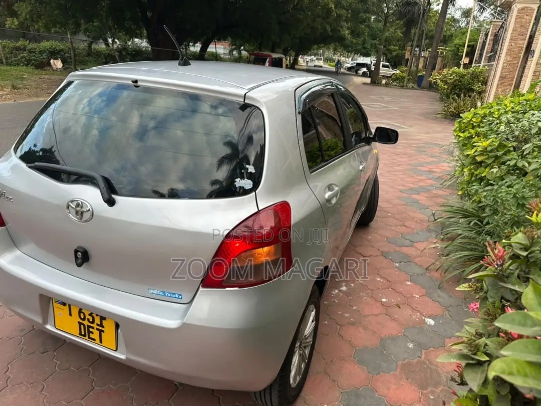 Toyota Vitz 2007 Silver
