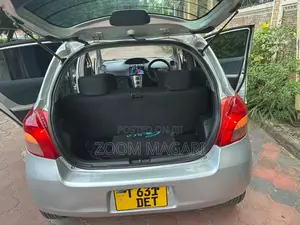 Toyota Vitz 2007 Silver