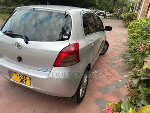 Toyota Vitz 2007 Silver