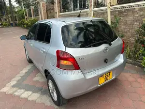 Toyota Vitz 2007 Silver