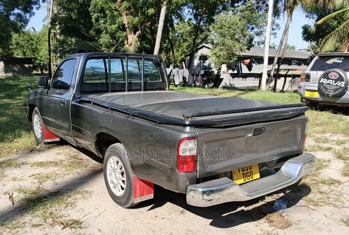 Toyota Hilux 1997 Gray