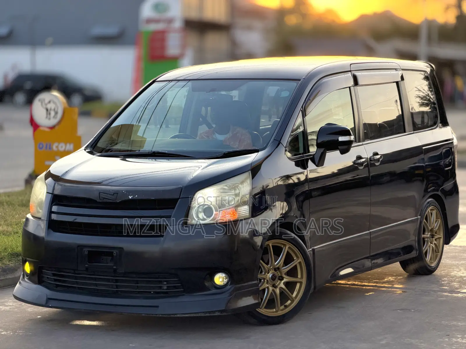 Toyota Noah 2010 Black