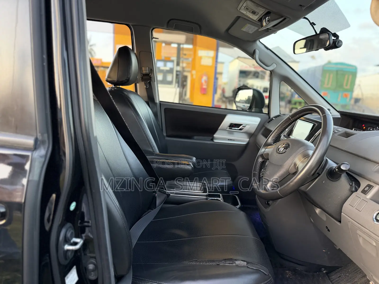 Toyota Noah 2010 Black