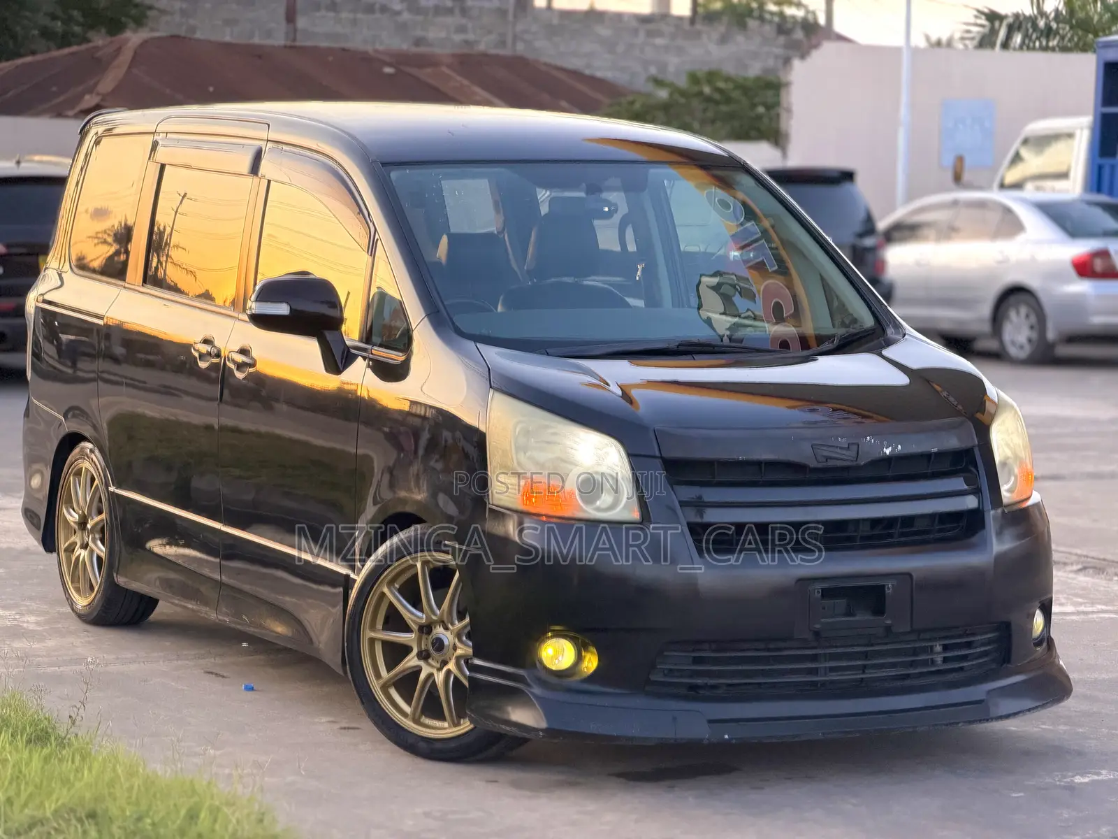 Toyota Noah 2010 Black