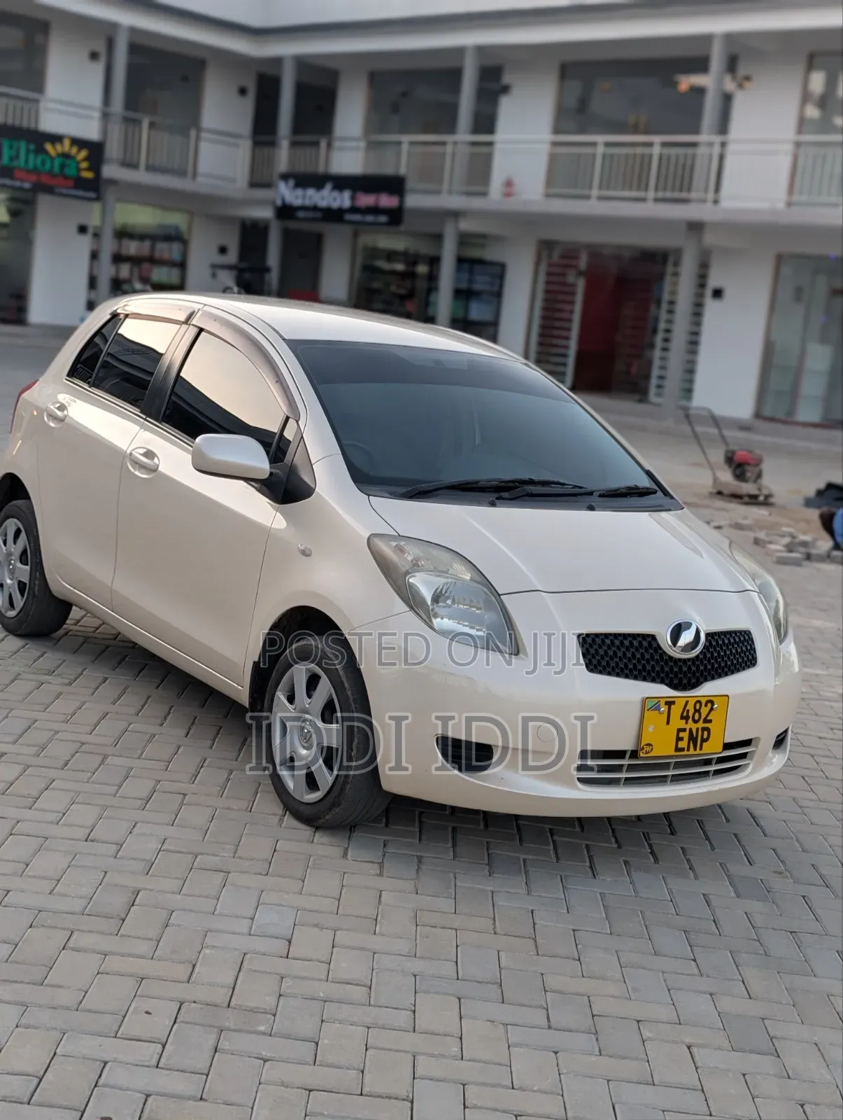 Toyota Vitz 2006 Off white