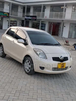 Toyota Vitz 2006 Off white