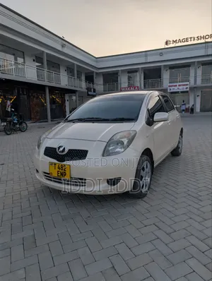 Toyota Vitz 2006 Off white