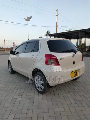 Toyota Vitz 2006 Off white