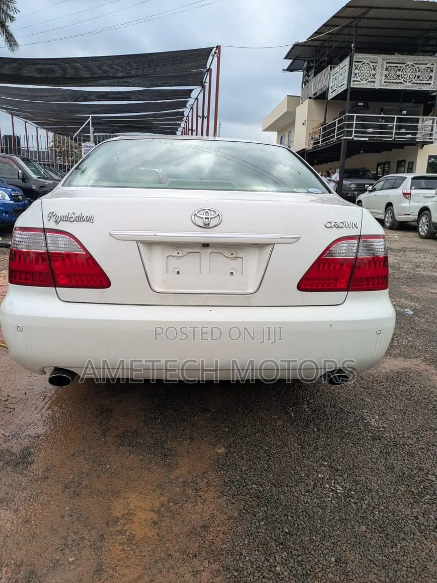 Toyota Crown 2006 White