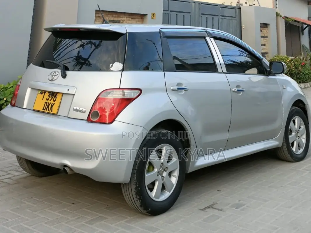 Toyota IST 2005 Silver