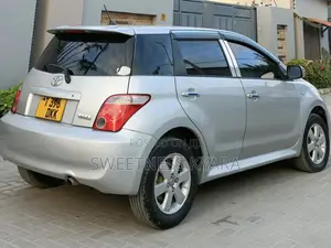 Toyota IST 2005 Silver