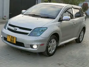 Toyota IST 2005 Silver