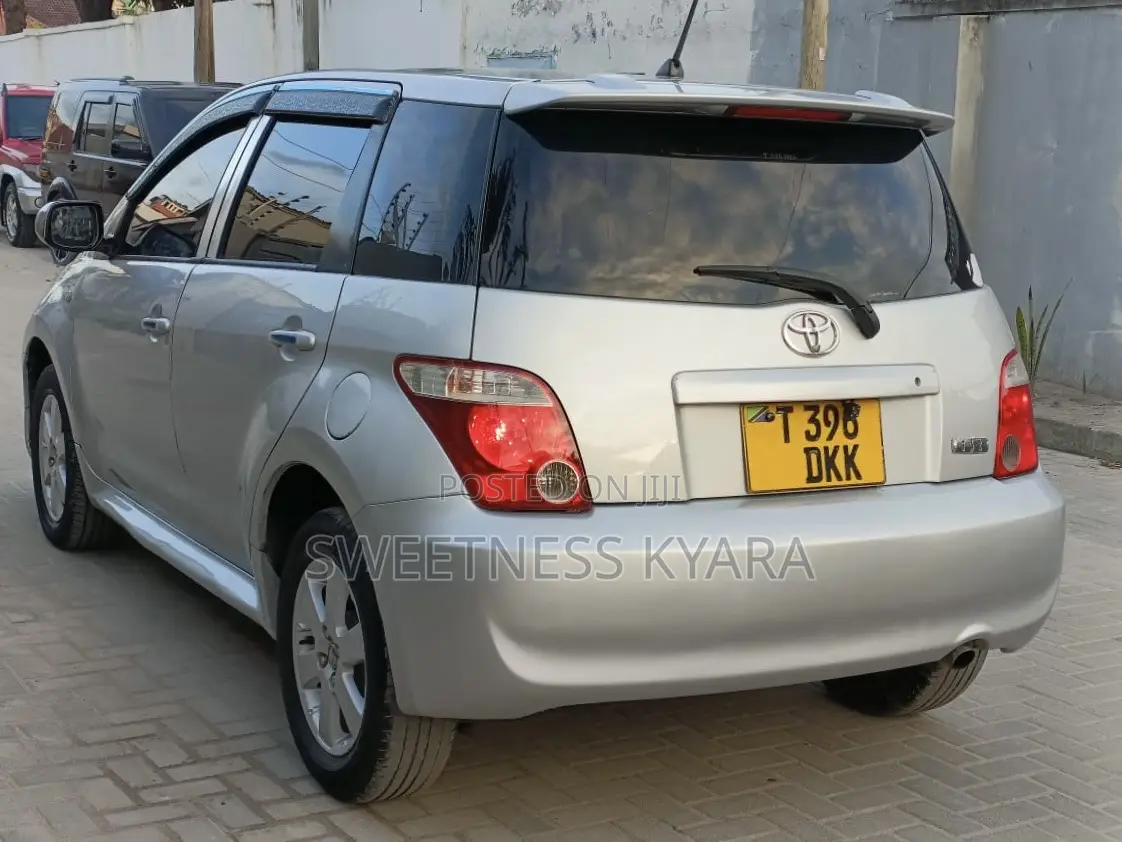 Toyota IST 2005 Silver