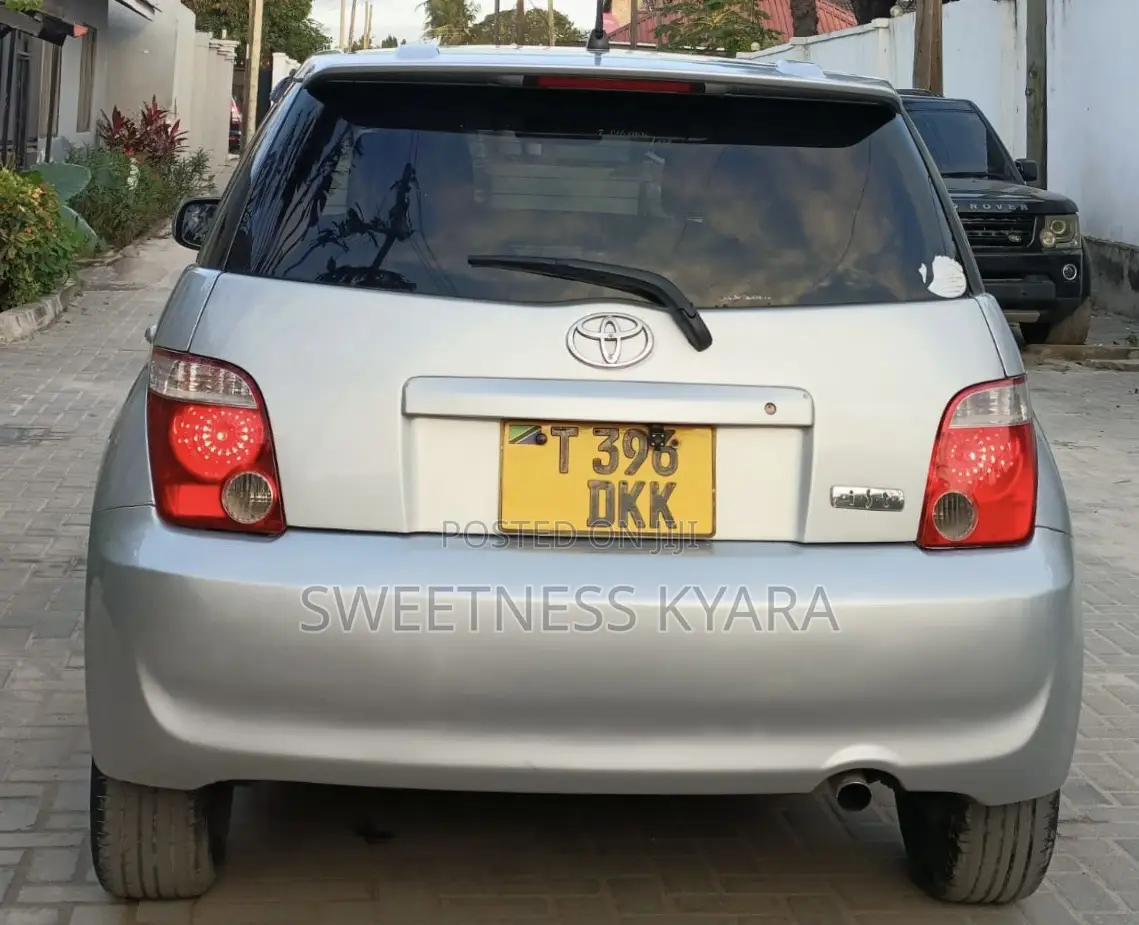 Toyota IST 2005 Silver