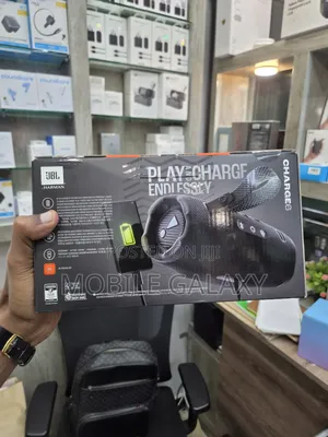 Black JBL Charge 6