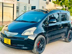 Toyota Ractis 2010 Black