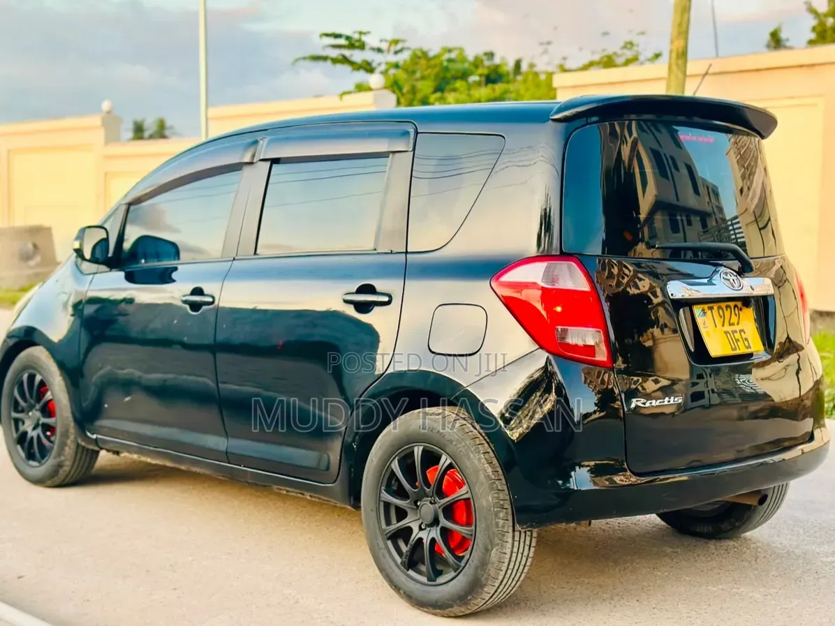 Toyota Ractis 2010 Black