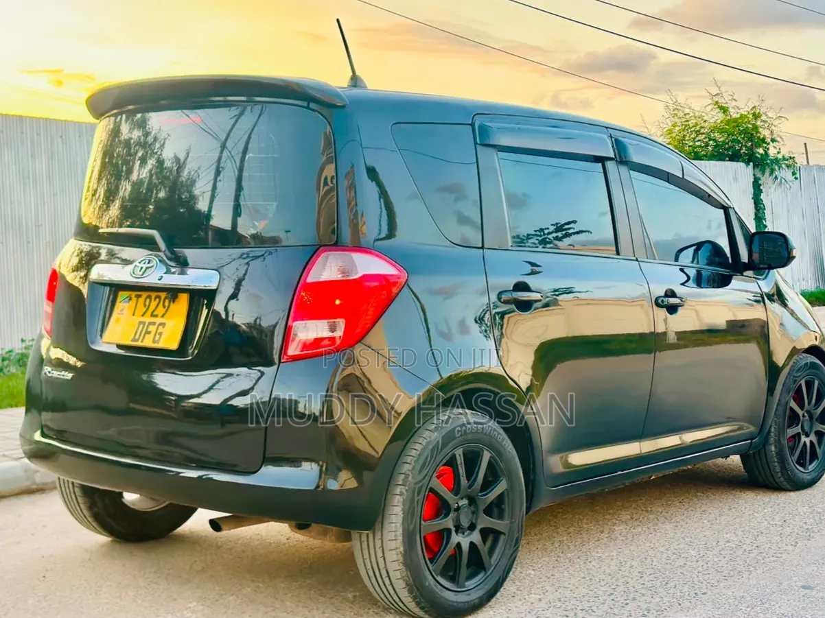 Toyota Ractis 2010 Black