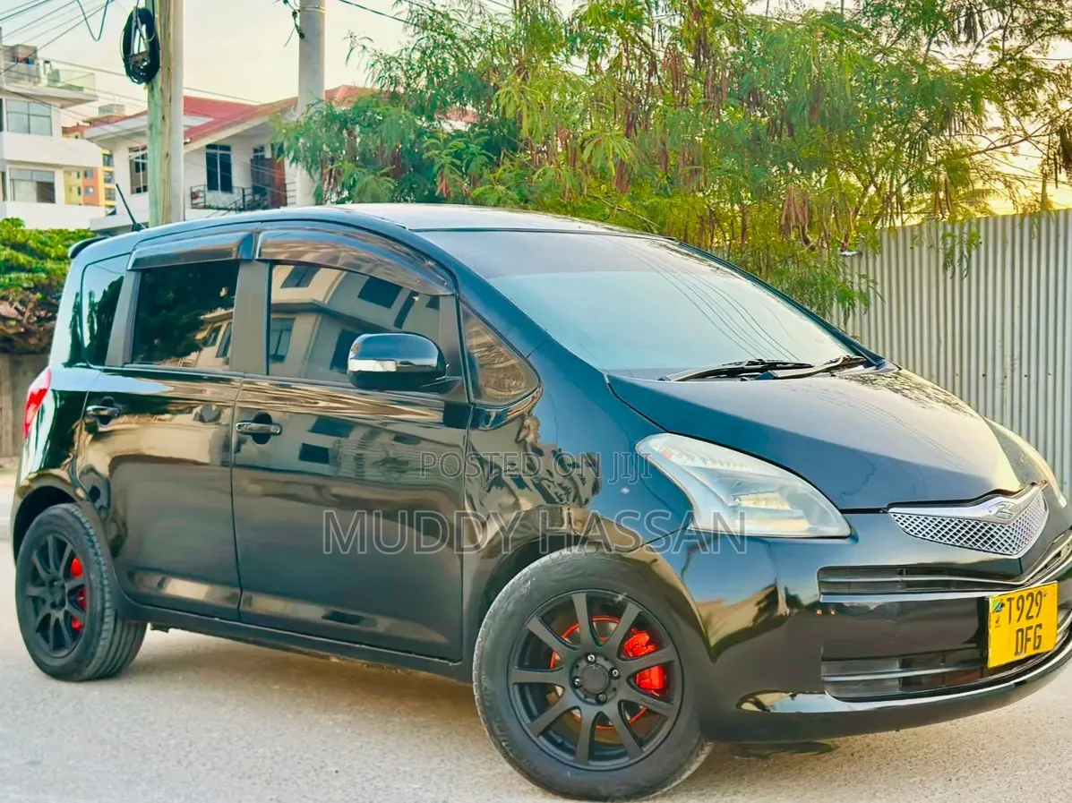 Toyota Ractis 2010 Black