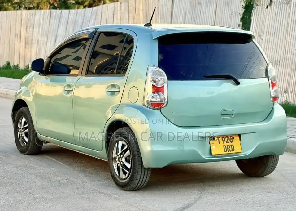 Toyota Passo 2011