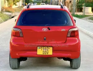 Toyota Vitz 2004 Red