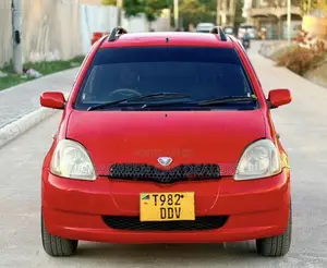 Toyota Vitz 2004 Red
