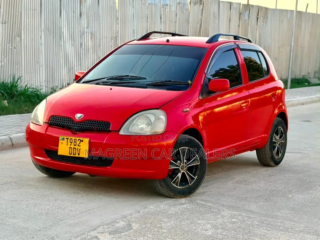 Toyota Vitz 2004 Red