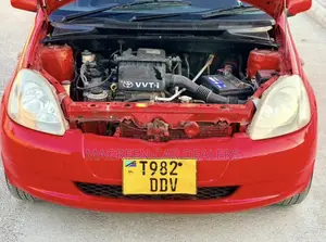 Toyota Vitz 2004 Red