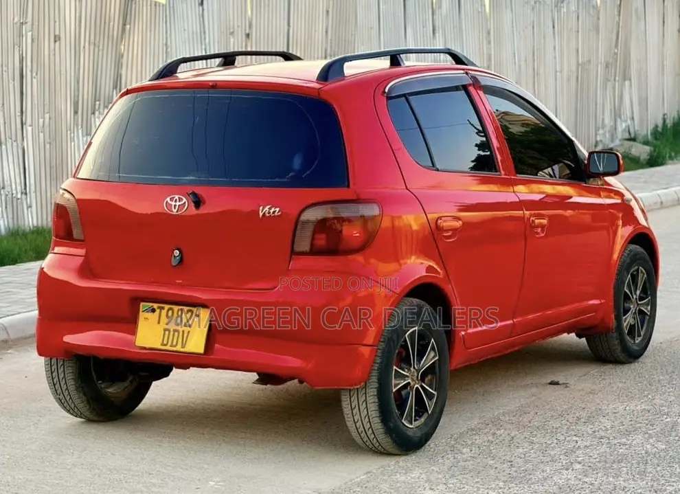 Toyota Vitz 2004 Red