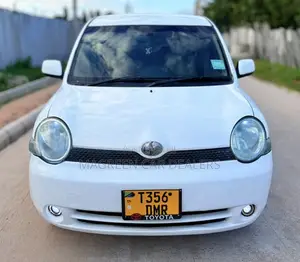 Toyota Sienta 2006 White