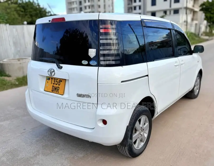 Toyota Sienta 2006 White