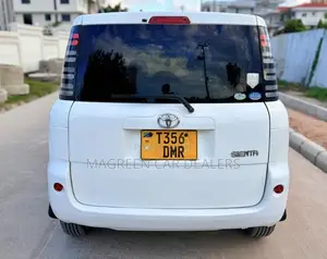 Toyota Sienta 2006 White