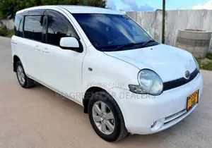 Toyota Sienta 2006 White