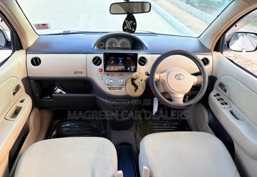 Toyota Sienta 2006 White