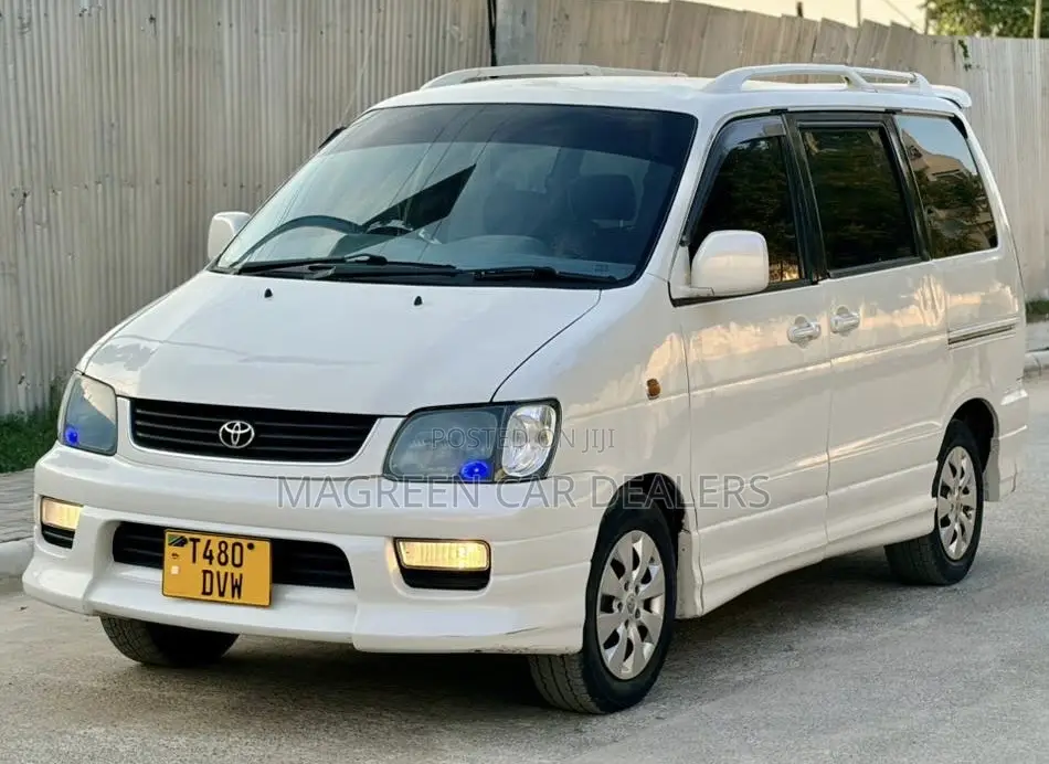 Toyota Noah 2001 White