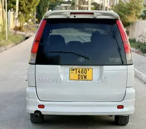 Toyota Noah 2001 White