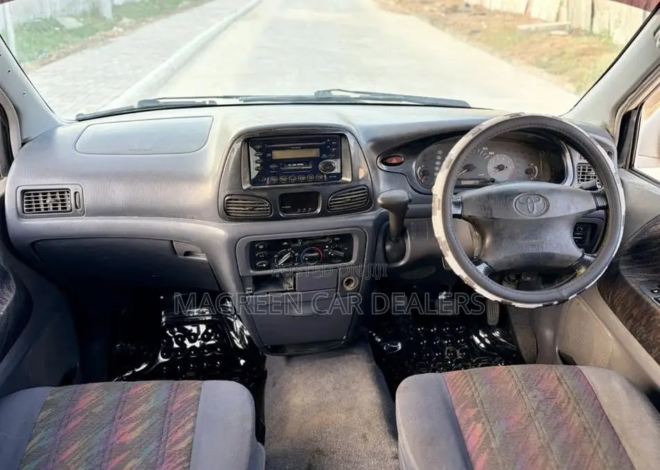 Toyota Noah 2001 White