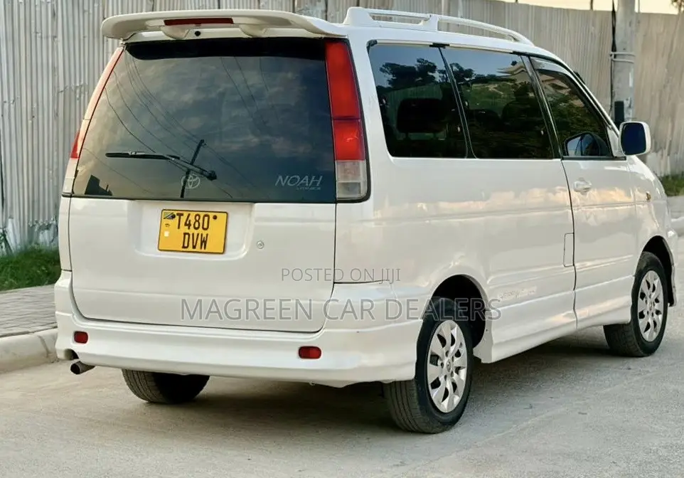 Toyota Noah 2001 White