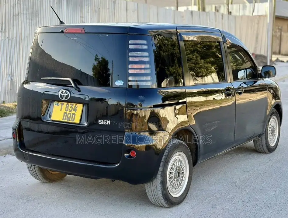 Toyota Sienta 2005 Black